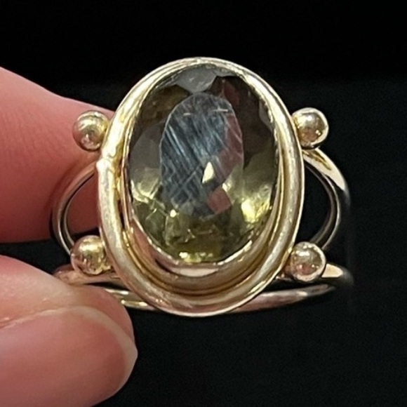 925 Sterling Silver Jewelry - Sterling silver ring. Size 7.5.